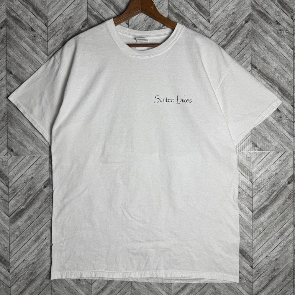 Gildan Y2K Santee Lakes Bass Fishing Graphic T-Shirt Mens L White Short Sleeve